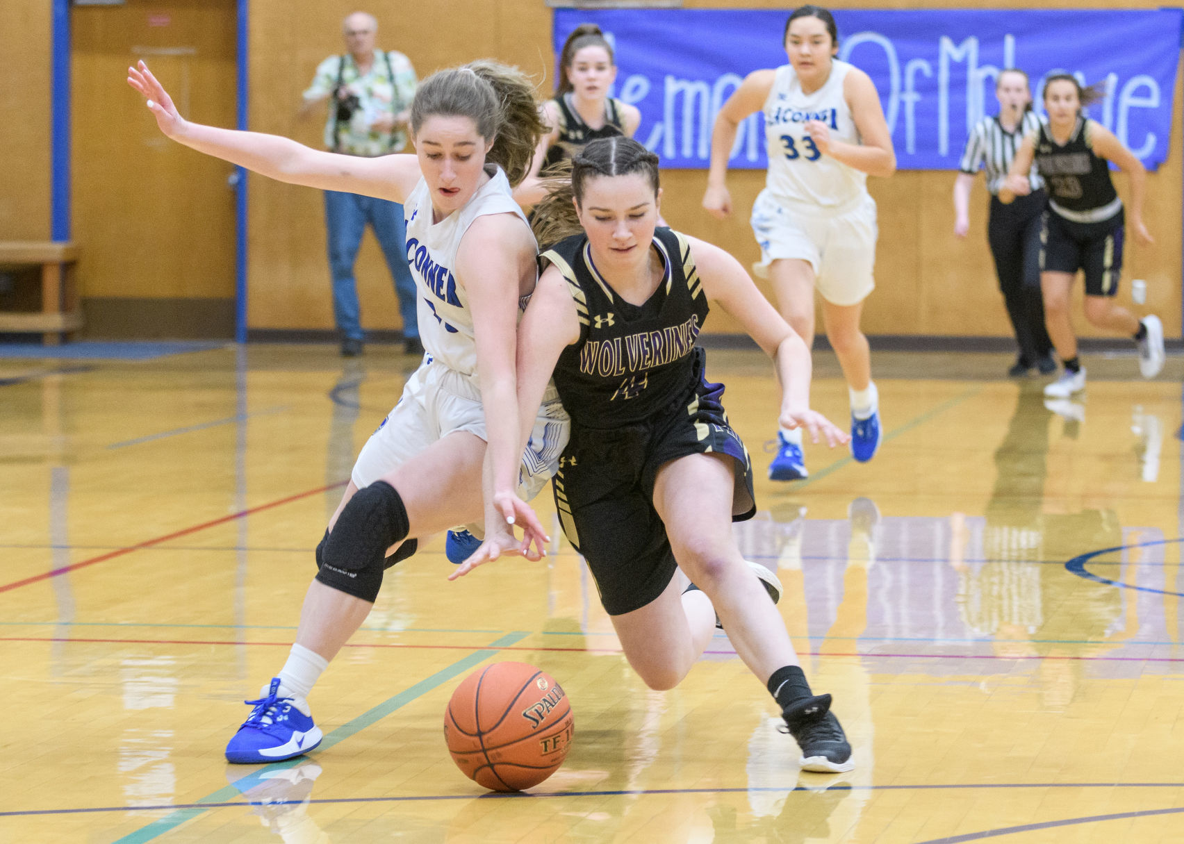 La Conner in state tournament